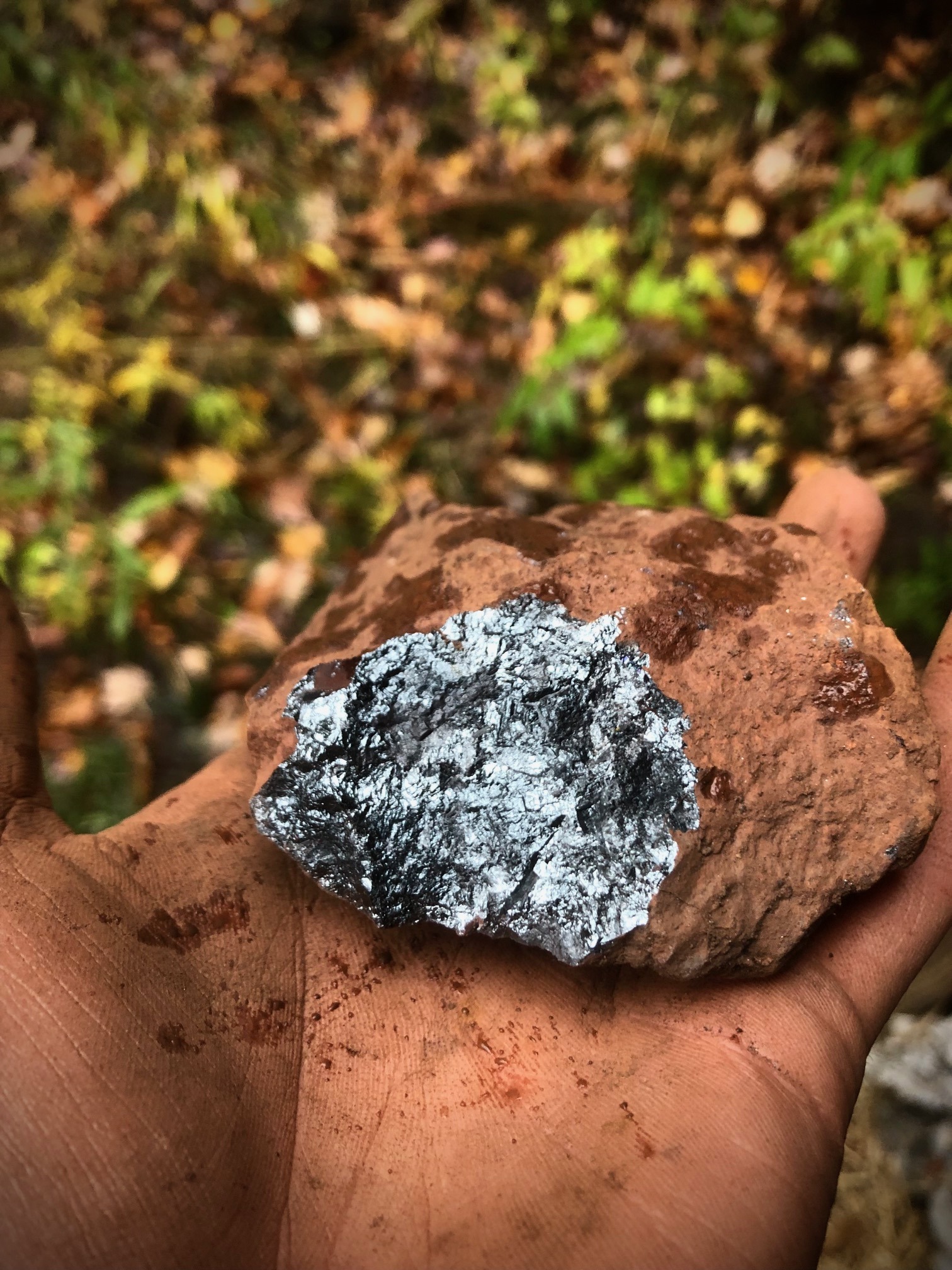 High quality specular hematite for bloomery smelting